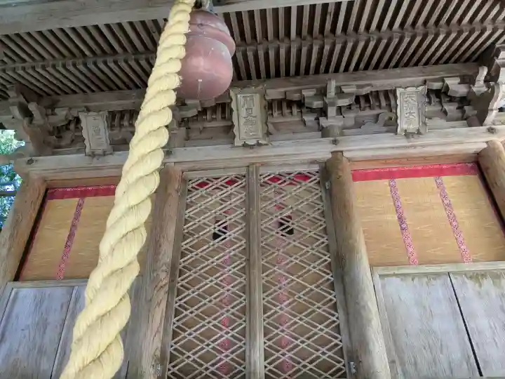 闇見神社の{uncategorized: "未分類", other: "その他", undefined: "問題あり", building: "その他建物", grave: "お墓", sacred_gate: "鳥居", guardian: "狛犬", statue: "像", buddha: "仏像", history: "歴史", nature: "自然", garden: "庭園", animal: "動物", pagoda: "塔", temizu: "手水舎", mountain_gate: "山門・神門", sanctuary: "本殿・本堂", subordinate: "末社・摂社", art: "芸術", scenery: "景色", jizo: "地蔵", ema: "絵馬", goshuin: "御朱印", omikuji: "おみくじ", items: "授与品その他", amulet: "お守り", goshuincho: "御朱印帳", eats: "食事", festival: "お祭り", votive_dance: "神楽", shichigosan: "七五三参", wedding: "結婚式", experience: "体験その他", initially: "初詣", around: "周辺", anti_infection: "感染症対策"}