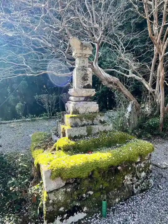仏隆寺の{uncategorized: "未分類", other: "その他", undefined: "問題あり", building: "その他建物", grave: "お墓", sacred_gate: "鳥居", guardian: "狛犬", statue: "像", buddha: "仏像", history: "歴史", nature: "自然", garden: "庭園", animal: "動物", pagoda: "塔", temizu: "手水舎", mountain_gate: "山門・神門", sanctuary: "本殿・本堂", subordinate: "末社・摂社", art: "芸術", scenery: "景色", jizo: "地蔵", ema: "絵馬", goshuin: "御朱印", omikuji: "おみくじ", items: "授与品その他", amulet: "お守り", goshuincho: "御朱印帳", eats: "食事", festival: "お祭り", votive_dance: "神楽", shichigosan: "七五三参", wedding: "結婚式", experience: "体験その他", initially: "初詣", around: "周辺", anti_infection: "感染症対策"}