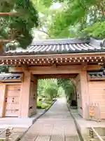 報国寺の山門・神門