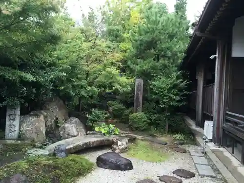 妙行寺の庭園