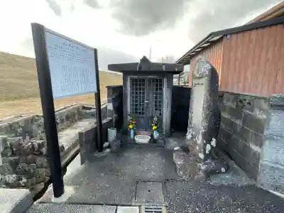 いぼとり地蔵の{uncategorized: "未分類", other: "その他", undefined: "問題あり", building: "その他建物", grave: "お墓", sacred_gate: "鳥居", guardian: "狛犬", statue: "像", buddha: "仏像", history: "歴史", nature: "自然", garden: "庭園", animal: "動物", pagoda: "塔", temizu: "手水舎", mountain_gate: "山門・神門", sanctuary: "本殿・本堂", subordinate: "末社・摂社", art: "芸術", scenery: "景色", jizo: "地蔵", ema: "絵馬", goshuin: "御朱印", omikuji: "おみくじ", items: "授与品その他", amulet: "お守り", goshuincho: "御朱印帳", eats: "食事", festival: "お祭り", votive_dance: "神楽", shichigosan: "七五三参", wedding: "結婚式", experience: "体験その他", initially: "初詣", around: "周辺", anti_infection: "感染症対策"}