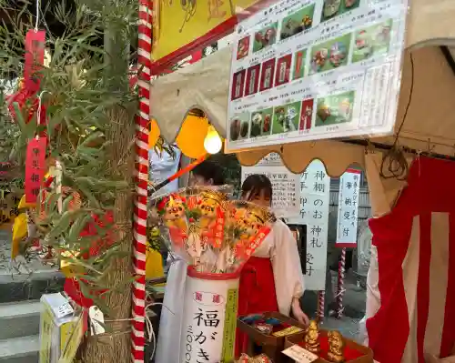 平塚三嶋神社の{uncategorized: "未分類", other: "その他", undefined: "問題あり", building: "その他建物", grave: "お墓", sacred_gate: "鳥居", guardian: "狛犬", statue: "像", buddha: "仏像", history: "歴史", nature: "自然", garden: "庭園", animal: "動物", pagoda: "塔", temizu: "手水舎", mountain_gate: "山門・神門", sanctuary: "本殿・本堂", subordinate: "末社・摂社", art: "芸術", scenery: "景色", jizo: "地蔵", ema: "絵馬", goshuin: "御朱印", omikuji: "おみくじ", items: "授与品その他", amulet: "お守り", goshuincho: "御朱印帳", eats: "食事", festival: "お祭り", votive_dance: "神楽", shichigosan: "七五三参", wedding: "結婚式", experience: "体験その他", initially: "初詣", around: "周辺", anti_infection: "感染症対策"}