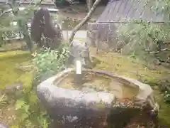 吸湖山　青岸寺の手水