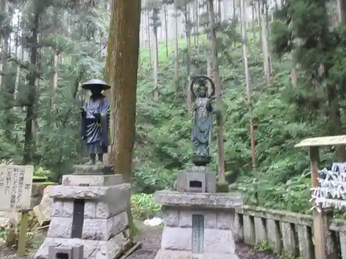 満願寺の像