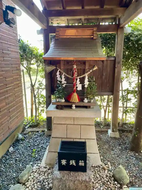 大岡稲荷神社の{uncategorized: "未分類", other: "その他", undefined: "問題あり", building: "その他建物", grave: "お墓", sacred_gate: "鳥居", guardian: "狛犬", statue: "像", buddha: "仏像", history: "歴史", nature: "自然", garden: "庭園", animal: "動物", pagoda: "塔", temizu: "手水舎", mountain_gate: "山門・神門", sanctuary: "本殿・本堂", subordinate: "末社・摂社", art: "芸術", scenery: "景色", jizo: "地蔵", ema: "絵馬", goshuin: "御朱印", omikuji: "おみくじ", items: "授与品その他", amulet: "お守り", goshuincho: "御朱印帳", eats: "食事", festival: "お祭り", votive_dance: "神楽", shichigosan: "七五三参", wedding: "結婚式", experience: "体験その他", initially: "初詣", around: "周辺", anti_infection: "感染症対策"}
