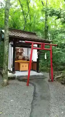 淺間神社（忍野八海）の末社・摂社