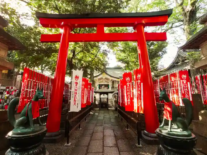 豊川稲荷東京別院の鳥居