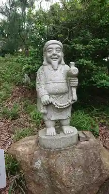 蛟蝄神社門の宮の像
