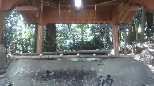 亀都起社の手水舎