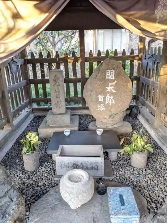 鬼の首塚の本殿・本堂