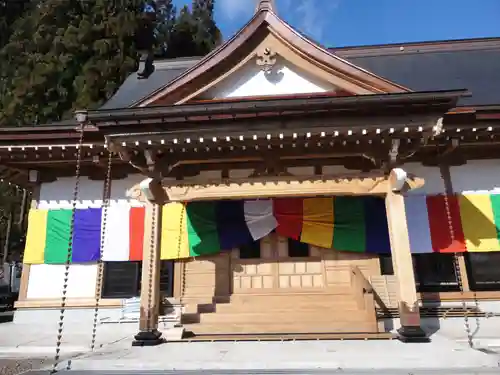 月布山宝蔵寺の本殿・本堂