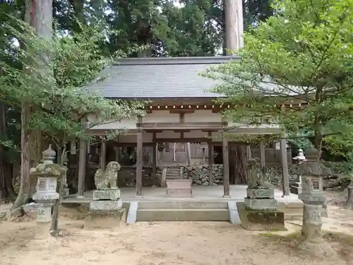 劔主神社の本殿