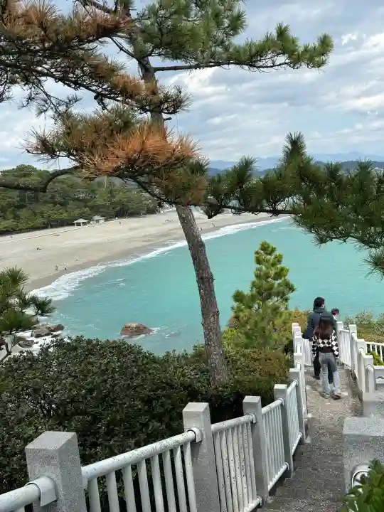 海津見神社(桂浜龍王宮)の{uncategorized: "未分類", other: "その他", undefined: "問題あり", building: "その他建物", grave: "お墓", sacred_gate: "鳥居", guardian: "狛犬", statue: "像", buddha: "仏像", history: "歴史", nature: "自然", garden: "庭園", animal: "動物", pagoda: "塔", temizu: "手水舎", mountain_gate: "山門・神門", sanctuary: "本殿・本堂", subordinate: "末社・摂社", art: "芸術", scenery: "景色", jizo: "地蔵", ema: "絵馬", goshuin: "御朱印", omikuji: "おみくじ", items: "授与品その他", amulet: "お守り", goshuincho: "御朱印帳", eats: "食事", festival: "お祭り", votive_dance: "神楽", shichigosan: "七五三参", wedding: "結婚式", experience: "体験その他", initially: "初詣", around: "周辺", anti_infection: "感染症対策"}