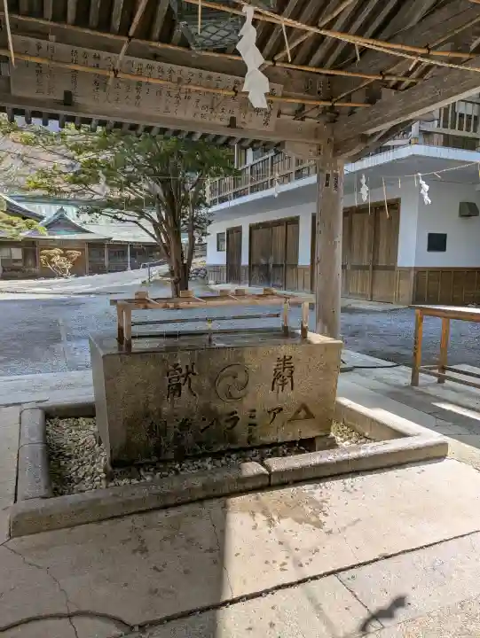 函館八幡宮の手水舎