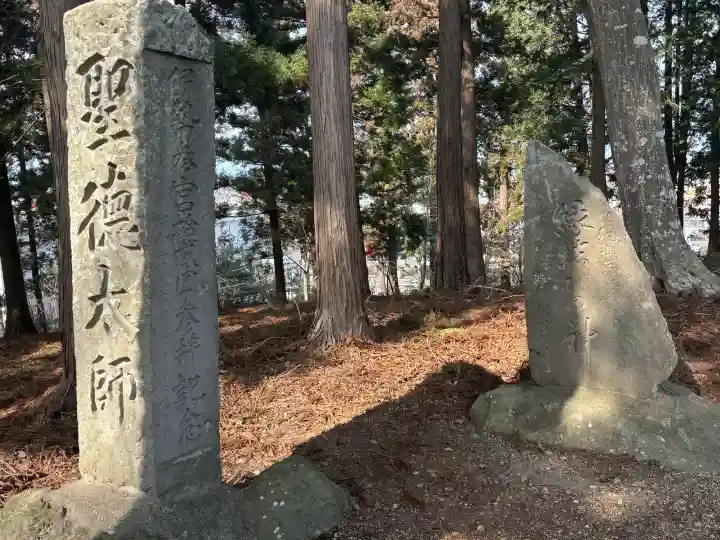 八幡神社の{uncategorized: "未分類", other: "その他", undefined: "問題あり", building: "その他建物", grave: "お墓", sacred_gate: "鳥居", guardian: "狛犬", statue: "像", buddha: "仏像", history: "歴史", nature: "自然", garden: "庭園", animal: "動物", pagoda: "塔", temizu: "手水舎", mountain_gate: "山門・神門", sanctuary: "本殿・本堂", subordinate: "末社・摂社", art: "芸術", scenery: "景色", jizo: "地蔵", ema: "絵馬", goshuin: "御朱印", omikuji: "おみくじ", items: "授与品その他", amulet: "お守り", goshuincho: "御朱印帳", eats: "食事", festival: "お祭り", votive_dance: "神楽", shichigosan: "七五三参", wedding: "結婚式", experience: "体験その他", initially: "初詣", around: "周辺", anti_infection: "感染症対策"}