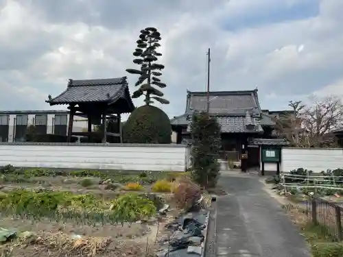 円重寺の{uncategorized: "未分類", other: "その他", undefined: "問題あり", building: "その他建物", grave: "お墓", sacred_gate: "鳥居", guardian: "狛犬", statue: "像", buddha: "仏像", history: "歴史", nature: "自然", garden: "庭園", animal: "動物", pagoda: "塔", temizu: "手水舎", mountain_gate: "山門・神門", sanctuary: "本殿・本堂", subordinate: "末社・摂社", art: "芸術", scenery: "景色", jizo: "地蔵", ema: "絵馬", goshuin: "御朱印", omikuji: "おみくじ", items: "授与品その他", amulet: "お守り", goshuincho: "御朱印帳", eats: "食事", festival: "お祭り", votive_dance: "神楽", shichigosan: "七五三参", wedding: "結婚式", experience: "体験その他", initially: "初詣", around: "周辺", anti_infection: "感染症対策"}