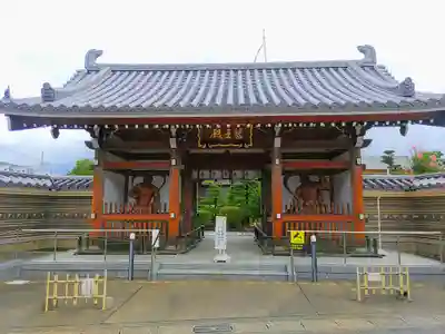 薬師寺（北外山）の山門・神門