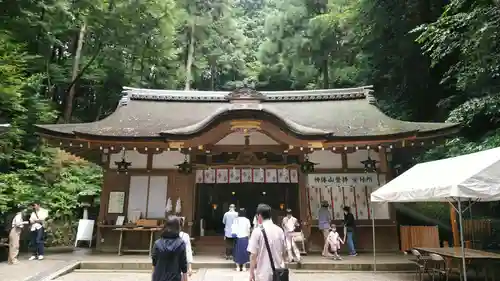 狭井坐大神荒魂神社(狭井神社)の本殿・本堂