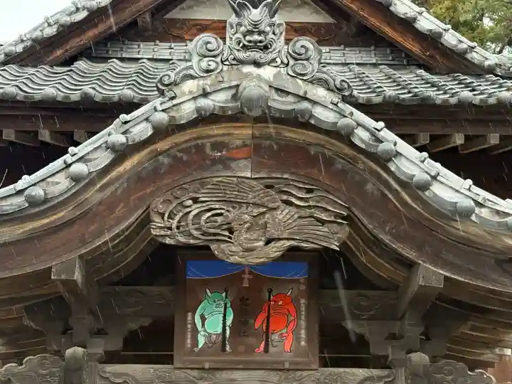 鬼鎮神社の{uncategorized: "未分類", other: "その他", undefined: "問題あり", building: "その他建物", grave: "お墓", sacred_gate: "鳥居", guardian: "狛犬", statue: "像", buddha: "仏像", history: "歴史", nature: "自然", garden: "庭園", animal: "動物", pagoda: "塔", temizu: "手水舎", mountain_gate: "山門・神門", sanctuary: "本殿・本堂", subordinate: "末社・摂社", art: "芸術", scenery: "景色", jizo: "地蔵", ema: "絵馬", goshuin: "御朱印", omikuji: "おみくじ", items: "授与品その他", amulet: "お守り", goshuincho: "御朱印帳", eats: "食事", festival: "お祭り", votive_dance: "神楽", shichigosan: "七五三参", wedding: "結婚式", experience: "体験その他", initially: "初詣", around: "周辺", anti_infection: "感染症対策"}