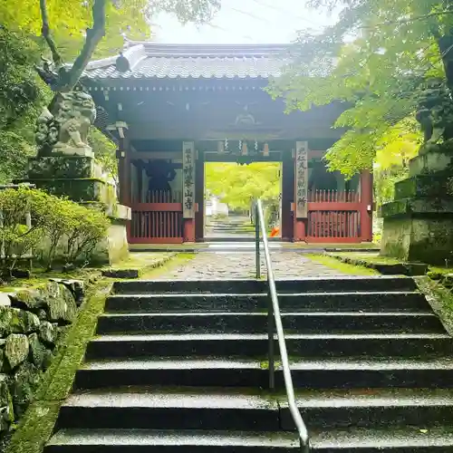 神峯山寺の山門