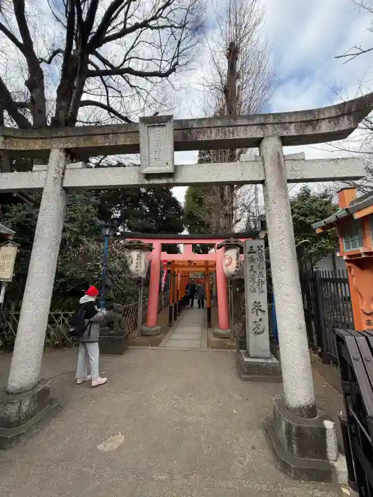 花園稲荷神社の{uncategorized: "未分類", other: "その他", undefined: "問題あり", building: "その他建物", grave: "お墓", sacred_gate: "鳥居", guardian: "狛犬", statue: "像", buddha: "仏像", history: "歴史", nature: "自然", garden: "庭園", animal: "動物", pagoda: "塔", temizu: "手水舎", mountain_gate: "山門・神門", sanctuary: "本殿・本堂", subordinate: "末社・摂社", art: "芸術", scenery: "景色", jizo: "地蔵", ema: "絵馬", goshuin: "御朱印", omikuji: "おみくじ", items: "授与品その他", amulet: "お守り", goshuincho: "御朱印帳", eats: "食事", festival: "お祭り", votive_dance: "神楽", shichigosan: "七五三参", wedding: "結婚式", experience: "体験その他", initially: "初詣", around: "周辺", anti_infection: "感染症対策"}