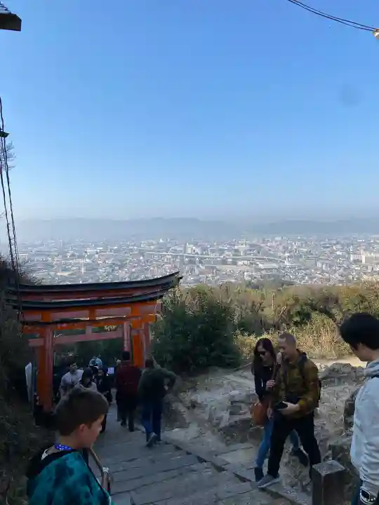 伏見稲荷大社の{uncategorized: "未分類", other: "その他", undefined: "問題あり", building: "その他建物", grave: "お墓", sacred_gate: "鳥居", guardian: "狛犬", statue: "像", buddha: "仏像", history: "歴史", nature: "自然", garden: "庭園", animal: "動物", pagoda: "塔", temizu: "手水舎", mountain_gate: "山門・神門", sanctuary: "本殿・本堂", subordinate: "末社・摂社", art: "芸術", scenery: "景色", jizo: "地蔵", ema: "絵馬", goshuin: "御朱印", omikuji: "おみくじ", items: "授与品その他", amulet: "お守り", goshuincho: "御朱印帳", eats: "食事", festival: "お祭り", votive_dance: "神楽", shichigosan: "七五三参", wedding: "結婚式", experience: "体験その他", initially: "初詣", around: "周辺", anti_infection: "感染症対策"}