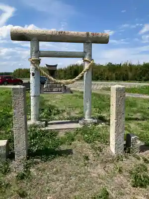 中島堰水神宮の{uncategorized: "未分類", other: "その他", undefined: "問題あり", building: "その他建物", grave: "お墓", sacred_gate: "鳥居", guardian: "狛犬", statue: "像", buddha: "仏像", history: "歴史", nature: "自然", garden: "庭園", animal: "動物", pagoda: "塔", temizu: "手水舎", mountain_gate: "山門・神門", sanctuary: "本殿・本堂", subordinate: "末社・摂社", art: "芸術", scenery: "景色", jizo: "地蔵", ema: "絵馬", goshuin: "御朱印", omikuji: "おみくじ", items: "授与品その他", amulet: "お守り", goshuincho: "御朱印帳", eats: "食事", festival: "お祭り", votive_dance: "神楽", shichigosan: "七五三参", wedding: "結婚式", experience: "体験その他", initially: "初詣", around: "周辺", anti_infection: "感染症対策"}