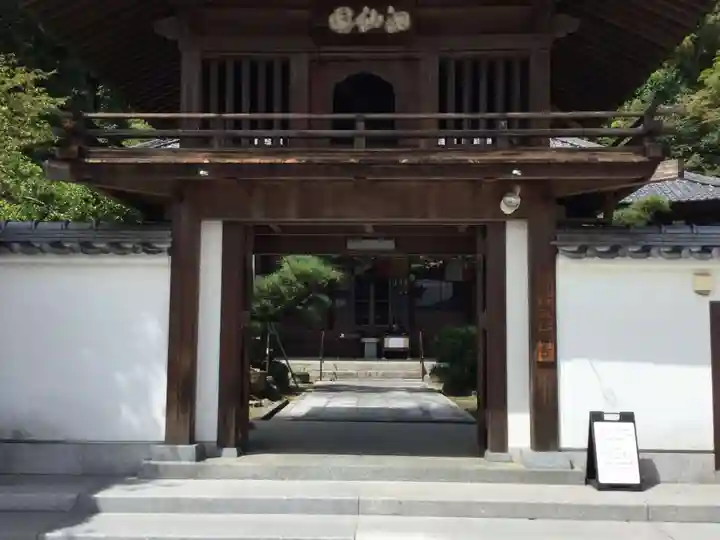 洞雲寺の山門・神門