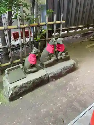 古地老稲荷神社の{uncategorized: "未分類", other: "その他", undefined: "問題あり", building: "その他建物", grave: "お墓", sacred_gate: "鳥居", guardian: "狛犬", statue: "像", buddha: "仏像", history: "歴史", nature: "自然", garden: "庭園", animal: "動物", pagoda: "塔", temizu: "手水舎", mountain_gate: "山門・神門", sanctuary: "本殿・本堂", subordinate: "末社・摂社", art: "芸術", scenery: "景色", jizo: "地蔵", ema: "絵馬", goshuin: "御朱印", omikuji: "おみくじ", items: "授与品その他", amulet: "お守り", goshuincho: "御朱印帳", eats: "食事", festival: "お祭り", votive_dance: "神楽", shichigosan: "七五三参", wedding: "結婚式", experience: "体験その他", initially: "初詣", around: "周辺", anti_infection: "感染症対策"}