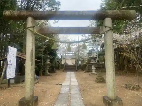 椿ノ海　水神社の{uncategorized: "未分類", other: "その他", undefined: "問題あり", building: "その他建物", grave: "お墓", sacred_gate: "鳥居", guardian: "狛犬", statue: "像", buddha: "仏像", history: "歴史", nature: "自然", garden: "庭園", animal: "動物", pagoda: "塔", temizu: "手水舎", mountain_gate: "山門・神門", sanctuary: "本殿・本堂", subordinate: "末社・摂社", art: "芸術", scenery: "景色", jizo: "地蔵", ema: "絵馬", goshuin: "御朱印", omikuji: "おみくじ", items: "授与品その他", amulet: "お守り", goshuincho: "御朱印帳", eats: "食事", festival: "お祭り", votive_dance: "神楽", shichigosan: "七五三参", wedding: "結婚式", experience: "体験その他", initially: "初詣", around: "周辺", anti_infection: "感染症対策"}