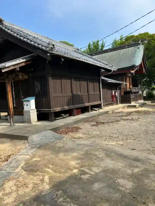 白鬚神社の{uncategorized: "未分類", other: "その他", undefined: "問題あり", building: "その他建物", grave: "お墓", sacred_gate: "鳥居", guardian: "狛犬", statue: "像", buddha: "仏像", history: "歴史", nature: "自然", garden: "庭園", animal: "動物", pagoda: "塔", temizu: "手水舎", mountain_gate: "山門・神門", sanctuary: "本殿・本堂", subordinate: "末社・摂社", art: "芸術", scenery: "景色", jizo: "地蔵", ema: "絵馬", goshuin: "御朱印", omikuji: "おみくじ", items: "授与品その他", amulet: "お守り", goshuincho: "御朱印帳", eats: "食事", festival: "お祭り", votive_dance: "神楽", shichigosan: "七五三参", wedding: "結婚式", experience: "体験その他", initially: "初詣", around: "周辺", anti_infection: "感染症対策"}