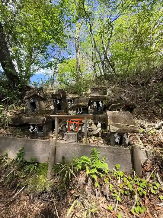 熊野皇大神社の{uncategorized: "未分類", other: "その他", undefined: "問題あり", building: "その他建物", grave: "お墓", sacred_gate: "鳥居", guardian: "狛犬", statue: "像", buddha: "仏像", history: "歴史", nature: "自然", garden: "庭園", animal: "動物", pagoda: "塔", temizu: "手水舎", mountain_gate: "山門・神門", sanctuary: "本殿・本堂", subordinate: "末社・摂社", art: "芸術", scenery: "景色", jizo: "地蔵", ema: "絵馬", goshuin: "御朱印", omikuji: "おみくじ", items: "授与品その他", amulet: "お守り", goshuincho: "御朱印帳", eats: "食事", festival: "お祭り", votive_dance: "神楽", shichigosan: "七五三参", wedding: "結婚式", experience: "体験その他", initially: "初詣", around: "周辺", anti_infection: "感染症対策"}