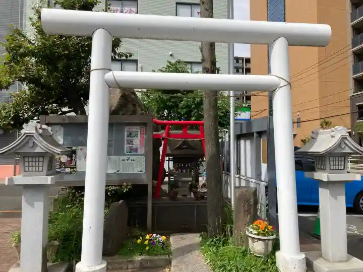 蛇幸都神社(蛇骨神社)の{uncategorized: "未分類", other: "その他", undefined: "問題あり", building: "その他建物", grave: "お墓", sacred_gate: "鳥居", guardian: "狛犬", statue: "像", buddha: "仏像", history: "歴史", nature: "自然", garden: "庭園", animal: "動物", pagoda: "塔", temizu: "手水舎", mountain_gate: "山門・神門", sanctuary: "本殿・本堂", subordinate: "末社・摂社", art: "芸術", scenery: "景色", jizo: "地蔵", ema: "絵馬", goshuin: "御朱印", omikuji: "おみくじ", items: "授与品その他", amulet: "お守り", goshuincho: "御朱印帳", eats: "食事", festival: "お祭り", votive_dance: "神楽", shichigosan: "七五三参", wedding: "結婚式", experience: "体験その他", initially: "初詣", around: "周辺", anti_infection: "感染症対策"}