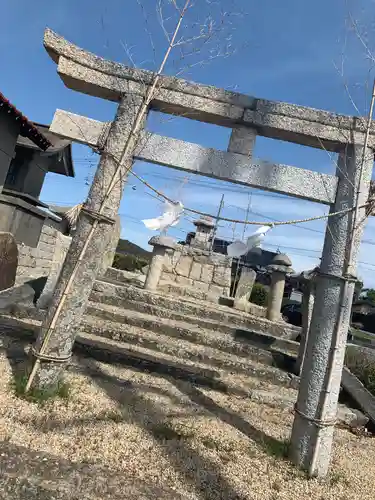 三神社の鳥居