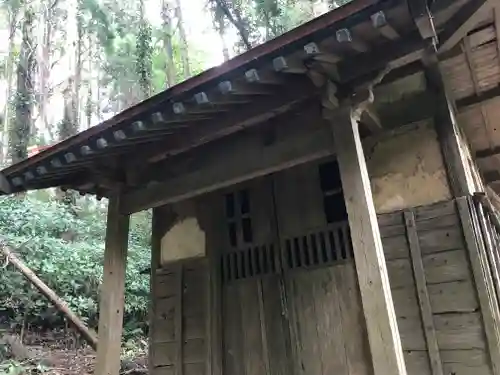 神社（名称不明）の本殿