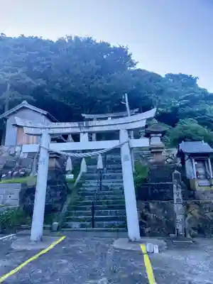 三柱神社の鳥居