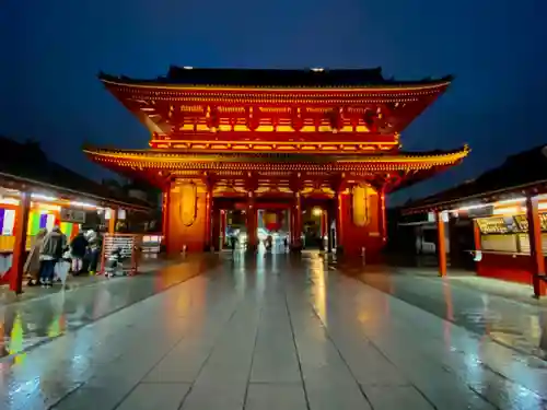 浅草寺の山門