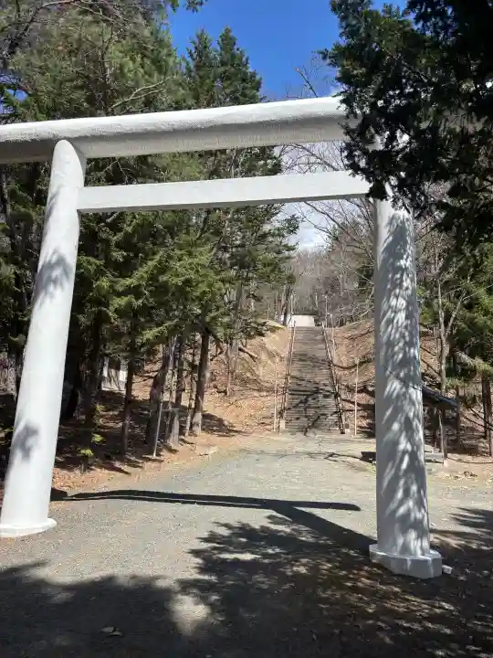 温根湯神社の{uncategorized: "未分類", other: "その他", undefined: "問題あり", building: "その他建物", grave: "お墓", sacred_gate: "鳥居", guardian: "狛犬", statue: "像", buddha: "仏像", history: "歴史", nature: "自然", garden: "庭園", animal: "動物", pagoda: "塔", temizu: "手水舎", mountain_gate: "山門・神門", sanctuary: "本殿・本堂", subordinate: "末社・摂社", art: "芸術", scenery: "景色", jizo: "地蔵", ema: "絵馬", goshuin: "御朱印", omikuji: "おみくじ", items: "授与品その他", amulet: "お守り", goshuincho: "御朱印帳", eats: "食事", festival: "お祭り", votive_dance: "神楽", shichigosan: "七五三参", wedding: "結婚式", experience: "体験その他", initially: "初詣", around: "周辺", anti_infection: "感染症対策"}