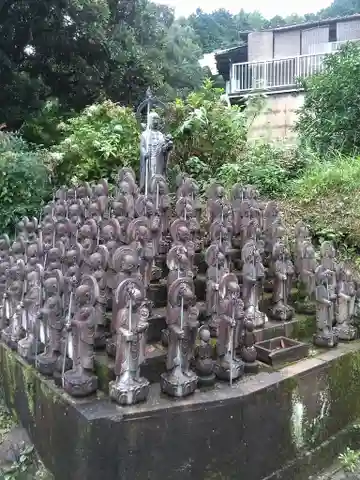 長命薬師堂の地蔵