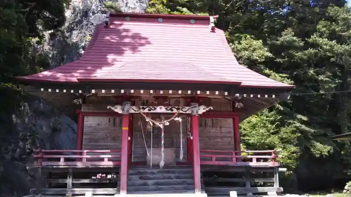 厳竜神社の本殿