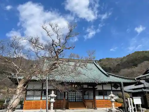 明鏡山龍雲寺の本殿・本堂