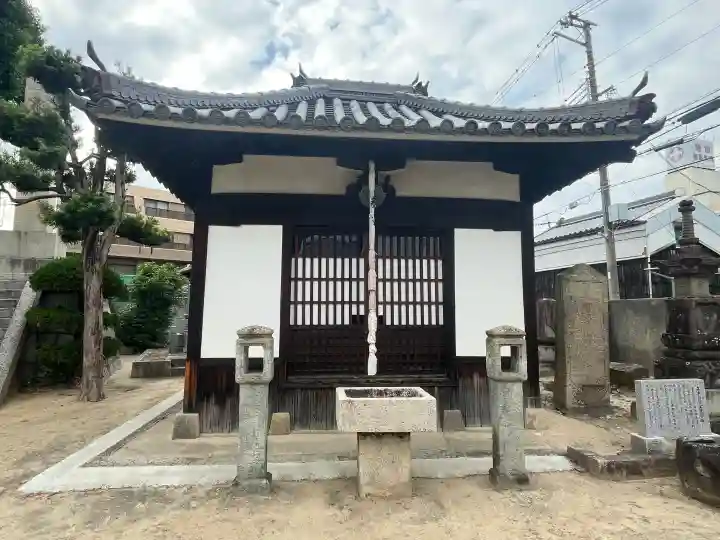 常光寺の{uncategorized: "未分類", other: "その他", undefined: "問題あり", building: "その他建物", grave: "お墓", sacred_gate: "鳥居", guardian: "狛犬", statue: "像", buddha: "仏像", history: "歴史", nature: "自然", garden: "庭園", animal: "動物", pagoda: "塔", temizu: "手水舎", mountain_gate: "山門・神門", sanctuary: "本殿・本堂", subordinate: "末社・摂社", art: "芸術", scenery: "景色", jizo: "地蔵", ema: "絵馬", goshuin: "御朱印", omikuji: "おみくじ", items: "授与品その他", amulet: "お守り", goshuincho: "御朱印帳", eats: "食事", festival: "お祭り", votive_dance: "神楽", shichigosan: "七五三参", wedding: "結婚式", experience: "体験その他", initially: "初詣", around: "周辺", anti_infection: "感染症対策"}
