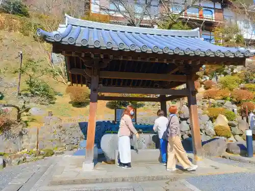 岡寺（龍蓋寺）の手水舎