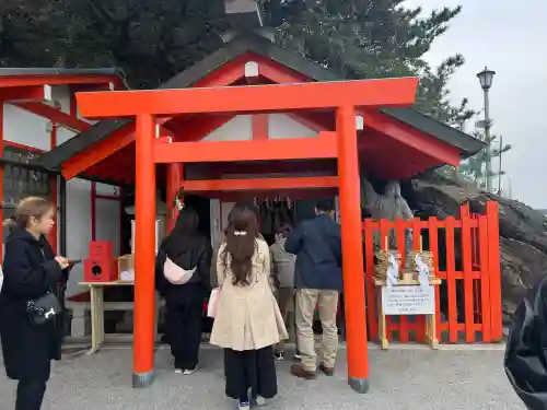 二見興玉神社の{uncategorized: "未分類", other: "その他", undefined: "問題あり", building: "その他建物", grave: "お墓", sacred_gate: "鳥居", guardian: "狛犬", statue: "像", buddha: "仏像", history: "歴史", nature: "自然", garden: "庭園", animal: "動物", pagoda: "塔", temizu: "手水舎", mountain_gate: "山門・神門", sanctuary: "本殿・本堂", subordinate: "末社・摂社", art: "芸術", scenery: "景色", jizo: "地蔵", ema: "絵馬", goshuin: "御朱印", omikuji: "おみくじ", items: "授与品その他", amulet: "お守り", goshuincho: "御朱印帳", eats: "食事", festival: "お祭り", votive_dance: "神楽", shichigosan: "七五三参", wedding: "結婚式", experience: "体験その他", initially: "初詣", around: "周辺", anti_infection: "感染症対策"}