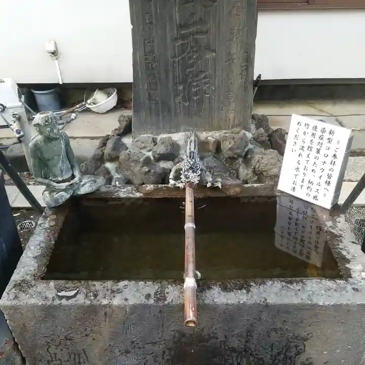 品川神社の手水舎