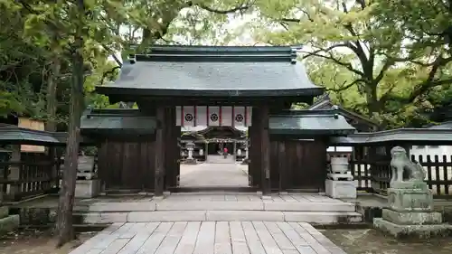 玉祖神社の山門・神門