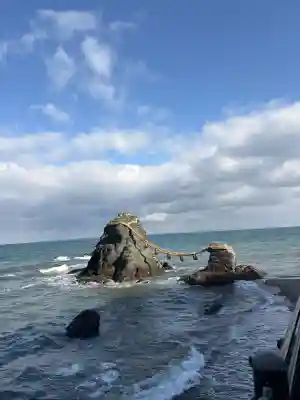 二見興玉神社の{uncategorized: "未分類", other: "その他", undefined: "問題あり", building: "その他建物", grave: "お墓", sacred_gate: "鳥居", guardian: "狛犬", statue: "像", buddha: "仏像", history: "歴史", nature: "自然", garden: "庭園", animal: "動物", pagoda: "塔", temizu: "手水舎", mountain_gate: "山門・神門", sanctuary: "本殿・本堂", subordinate: "末社・摂社", art: "芸術", scenery: "景色", jizo: "地蔵", ema: "絵馬", goshuin: "御朱印", omikuji: "おみくじ", items: "授与品その他", amulet: "お守り", goshuincho: "御朱印帳", eats: "食事", festival: "お祭り", votive_dance: "神楽", shichigosan: "七五三参", wedding: "結婚式", experience: "体験その他", initially: "初詣", around: "周辺", anti_infection: "感染症対策"}