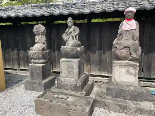 石上寺の{uncategorized: "未分類", other: "その他", undefined: "問題あり", building: "その他建物", grave: "お墓", sacred_gate: "鳥居", guardian: "狛犬", statue: "像", buddha: "仏像", history: "歴史", nature: "自然", garden: "庭園", animal: "動物", pagoda: "塔", temizu: "手水舎", mountain_gate: "山門・神門", sanctuary: "本殿・本堂", subordinate: "末社・摂社", art: "芸術", scenery: "景色", jizo: "地蔵", ema: "絵馬", goshuin: "御朱印", omikuji: "おみくじ", items: "授与品その他", amulet: "お守り", goshuincho: "御朱印帳", eats: "食事", festival: "お祭り", votive_dance: "神楽", shichigosan: "七五三参", wedding: "結婚式", experience: "体験その他", initially: "初詣", around: "周辺", anti_infection: "感染症対策"}