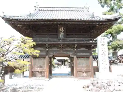 西林寺の山門・神門