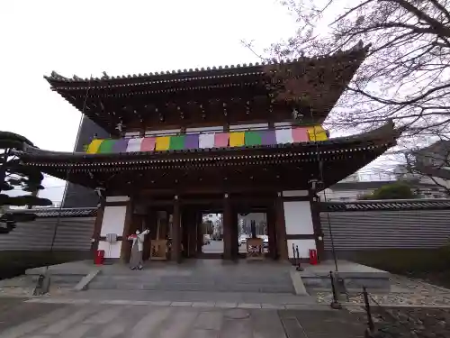 伝通院の山門